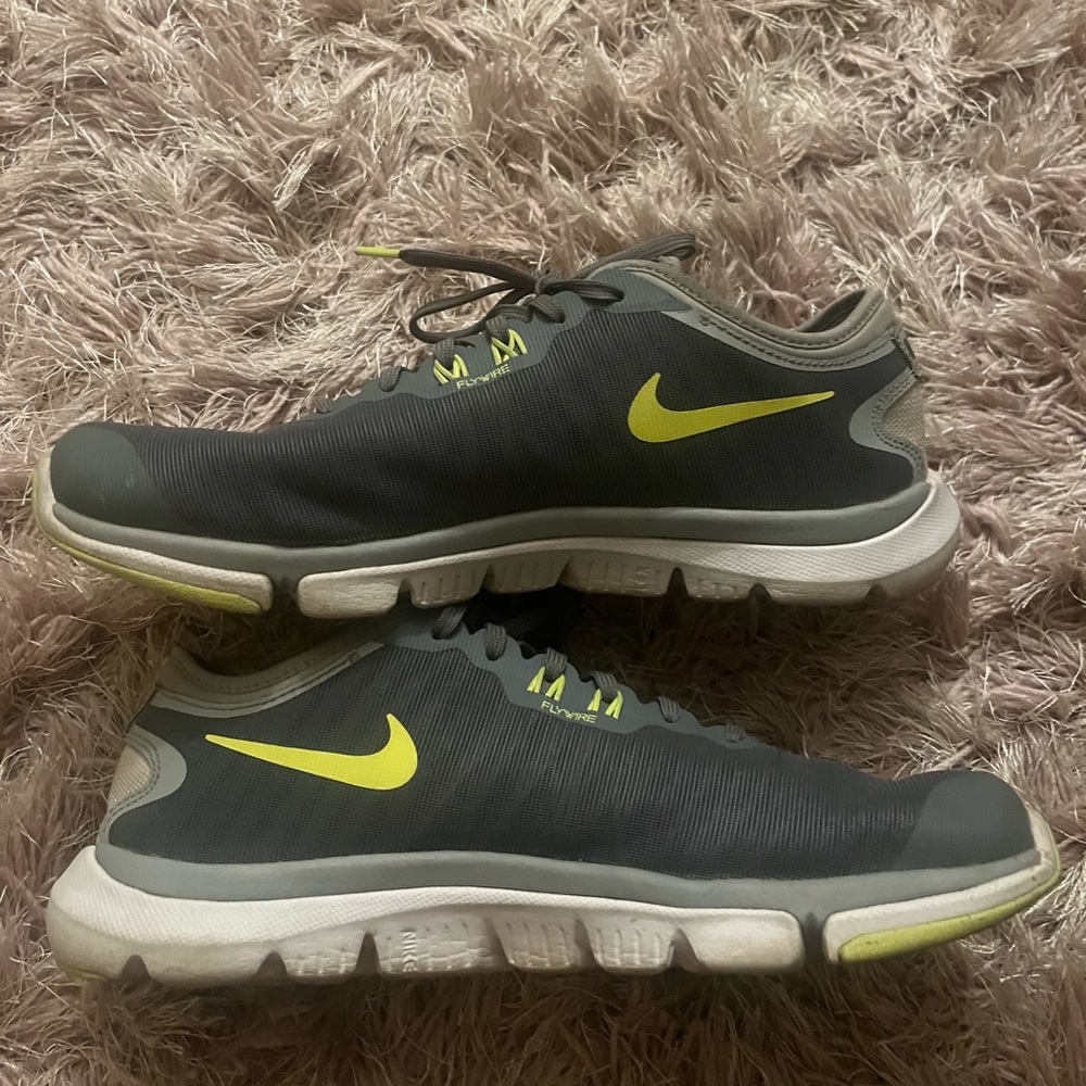 Nike women’s gym shoes size 9